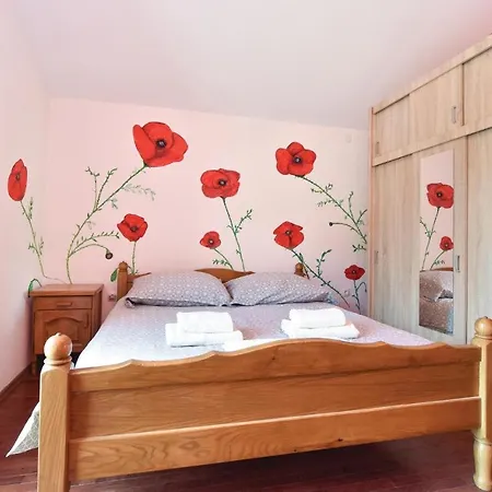 6 Bedroom Lovely In Dicmo Osoje Hébergement de vacances *