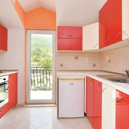 6 Bedroom Lovely In Dicmo Osoje Hébergement de vacances