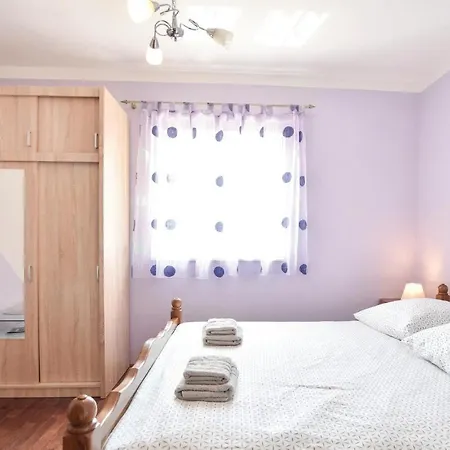 6 Bedroom Lovely In Dicmo Osoje