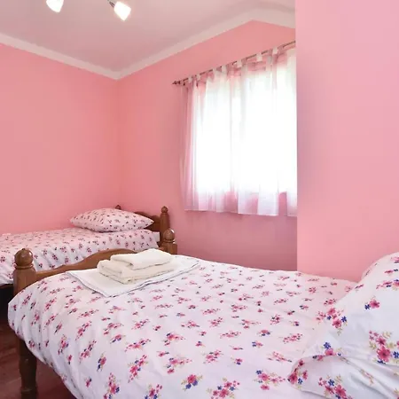 6 Bedroom Lovely In Dicmo Osoje Jadrici