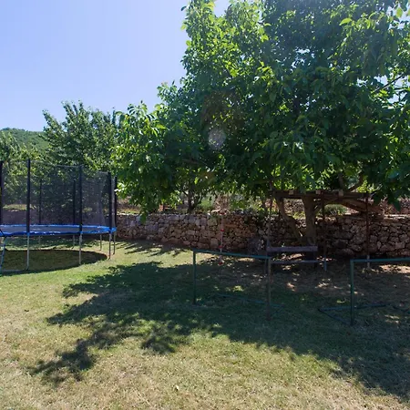 6 Bedroom Lovely In Dicmo Osoje