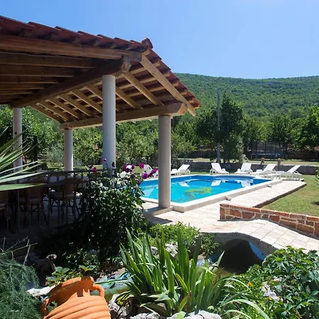6 Bedroom Lovely In Dicmo Osoje Hébergement de vacances Jadrici