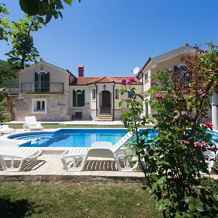6 Bedroom Lovely In Dicmo Osoje *
