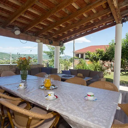 6 Bedroom Lovely In Dicmo Osoje Hébergement de vacances Jadrici