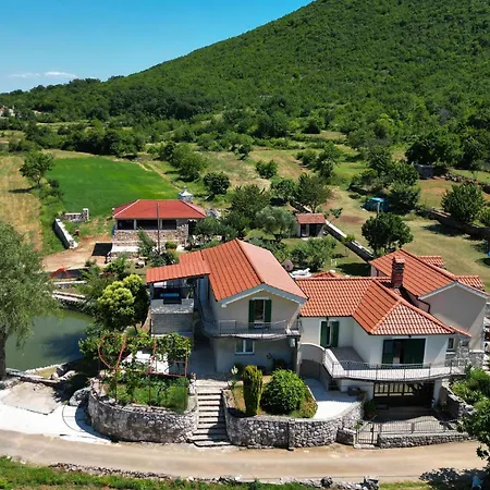 6 Bedroom Lovely In Dicmo Osoje Hébergement de vacances