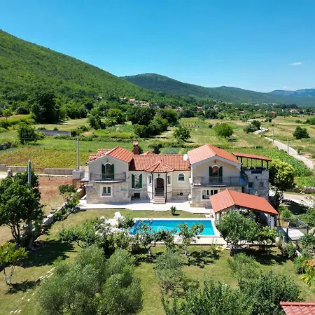 6 Bedroom Lovely In Dicmo Osoje